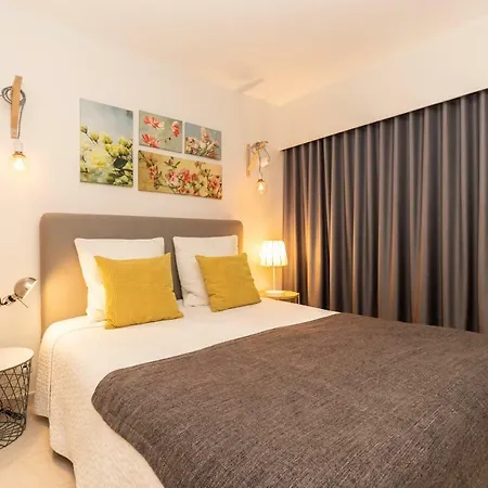 Sea View Apartment *